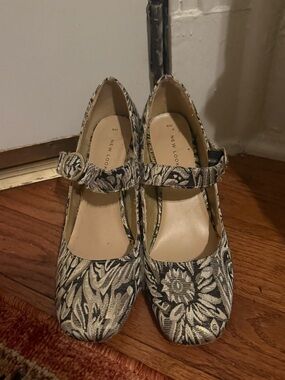 New Look Women's Black and Cream Metallic Floral Tapestry Mary Jane Heels